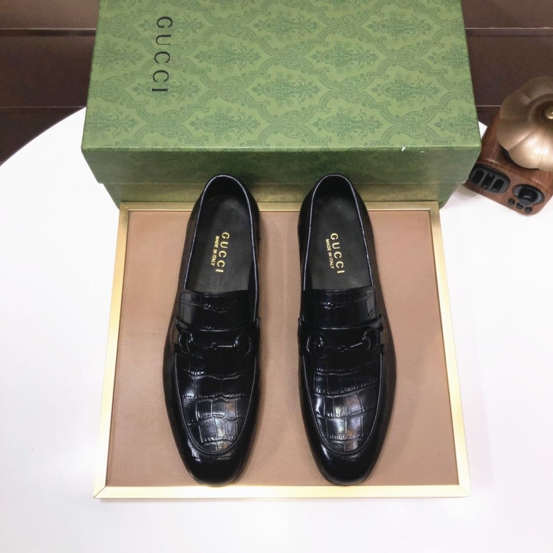 G*u*i leather shoes